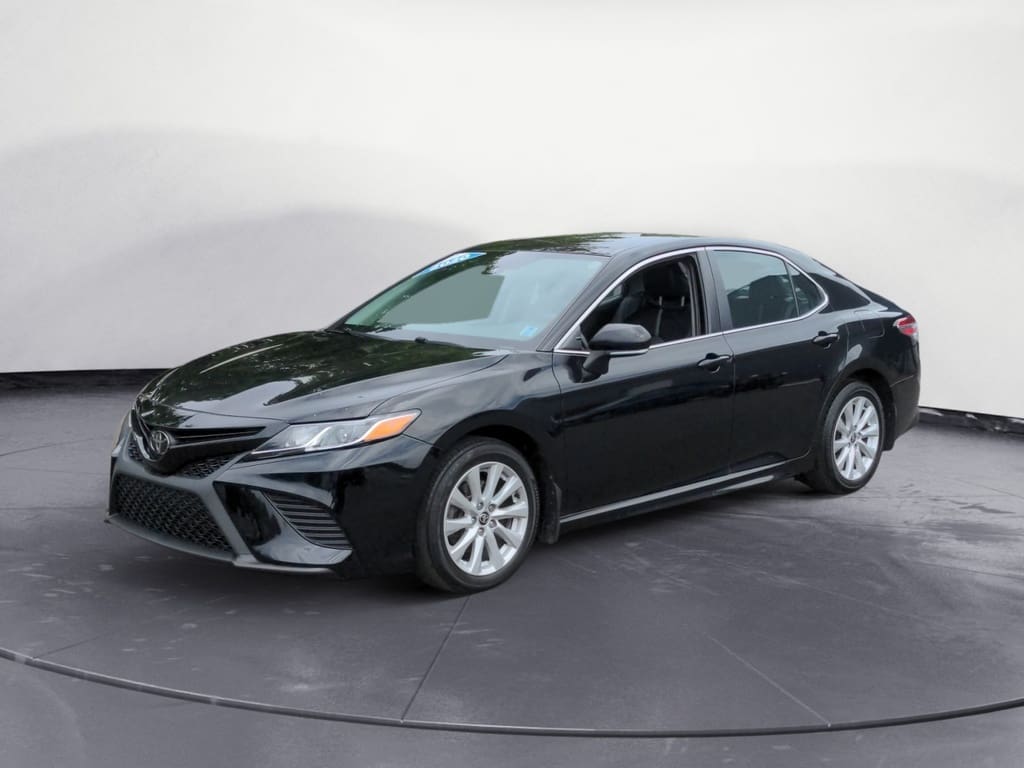 2020 Toyota Camry - SE LOW KMS!