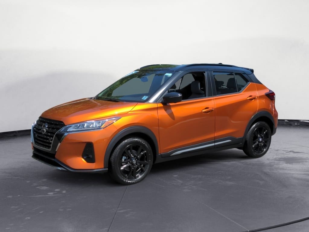 2021 Nissan Kicks - SR LOW KMS!