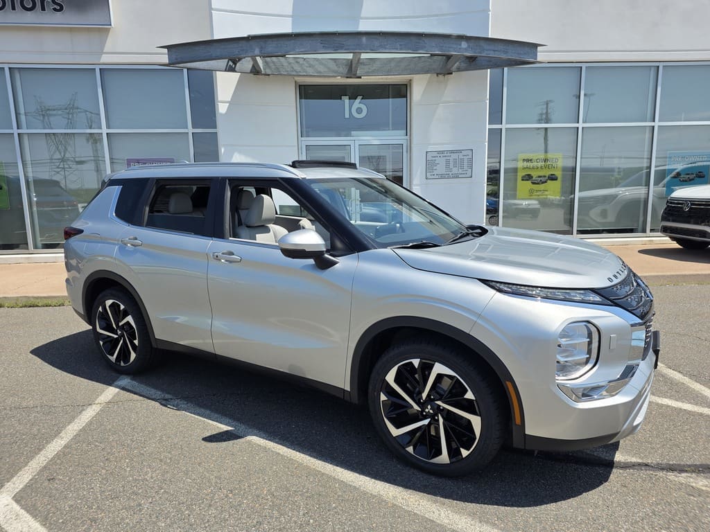 2022 Mitsubishi Outlander - SE