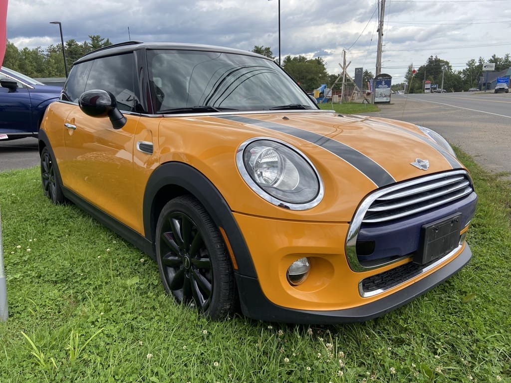 2016 MINI Cooper Hardtop - 3 Door Mini Cooper - Fresh Trade! Sunroof! LOW KMS